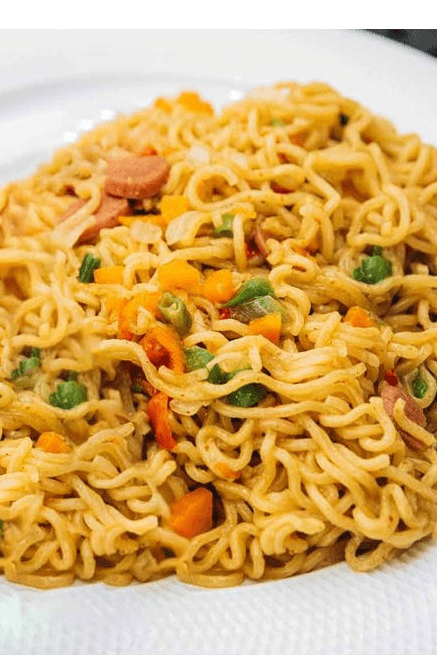 JULICIS SPECIAL NOODLES Noodles, carrot, green pepper, sausage,
